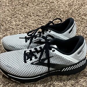 Brooks adrenaline gts 22 running shoes sz 9.5 womens